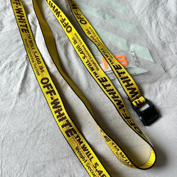 Off white industrial belt - Picture 2 of 3